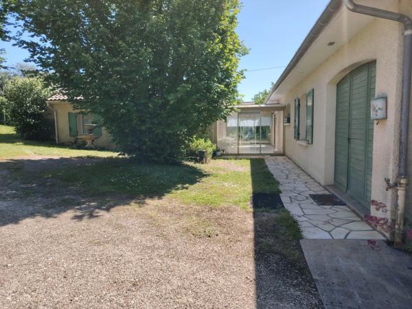 A vendre commune de Migné Auxances dans un environnement calme et verdoyant grande maison de plain pied de 180 m²