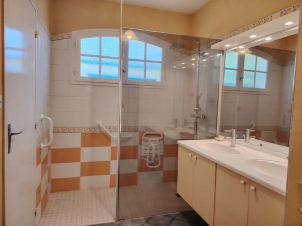A vendre commune de Migné Auxances dans un environnement calme et verdoyant grande maison de plain pied de 180 m²
