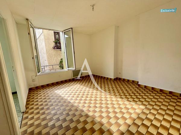 CLERMONT-L'HÉRAULT CENTRE - T4 DE 80 m² - 3 CHAMBRES - L'INTÉGRALITÉ DU 1ER ÉTAGE - FORT POTENTIEL