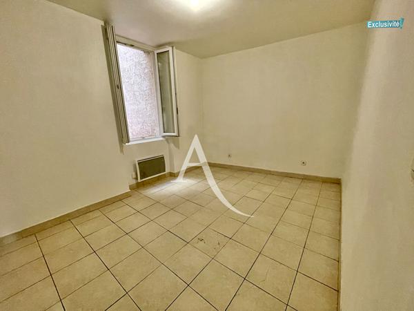 CLERMONT-L'HÉRAULT CENTRE - T4 DE 80 m² - 3 CHAMBRES - L'INTÉGRALITÉ DU 1ER ÉTAGE - FORT POTENTIEL