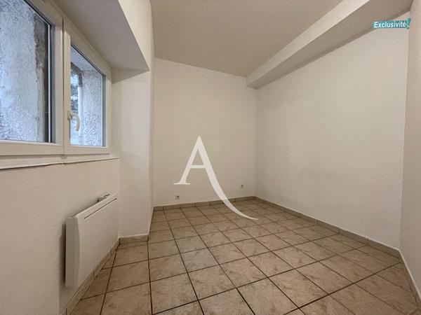 CLERMONT-L'HÉRAULT CENTRE - T4 DE 80 m² - 3 CHAMBRES - L'INTÉGRALITÉ DU 1ER ÉTAGE - FORT POTENTIEL