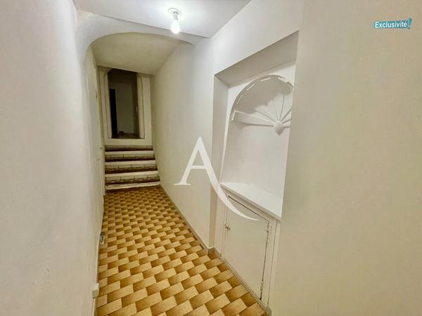 CLERMONT-L'HÉRAULT CENTRE - T4 DE 80 m² - 3 CHAMBRES - L'INTÉGRALITÉ DU 1ER ÉTAGE - FORT POTENTIEL