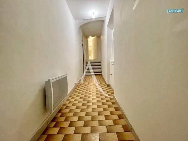CLERMONT-L'HÉRAULT CENTRE - T4 DE 80 m² - 3 CHAMBRES - L'INTÉGRALITÉ DU 1ER ÉTAGE - FORT POTENTIEL