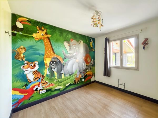 Maison récente plain-pied 3 chambres avec véranda dans un cadre paisible