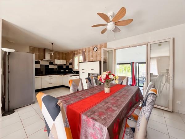 Maison récente plain-pied 3 chambres avec véranda dans un cadre paisible
