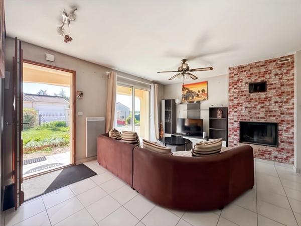 Maison récente plain-pied 3 chambres avec véranda dans un cadre paisible