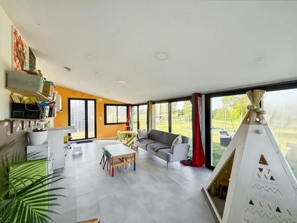 Maison récente plain-pied 3 chambres avec véranda dans un cadre paisible
