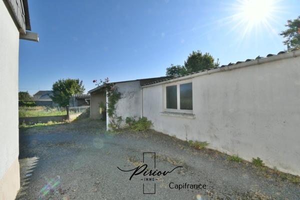 Pavillon plain pied, 3 chambres, 1230 m² de terrain clos de murs