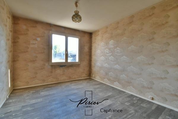Pavillon plain pied, 3 chambres, 1230 m² de terrain clos de murs