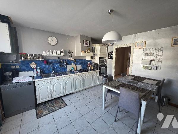 Maison de ville de 214 m² avec garage et jardin – Casteljaloux