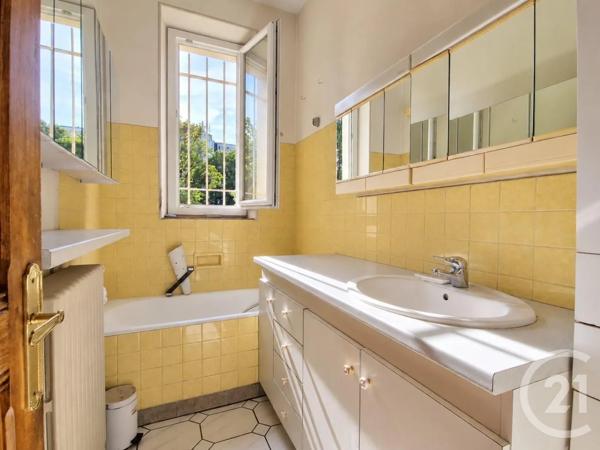 Maison à vendre  9 pièces - 178,23 m 2   LA TRONCHE  - 38