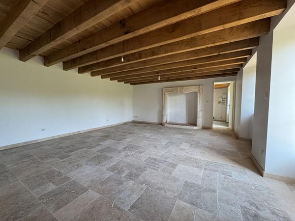 Charmante longère entièrement rénovée à Rouillé