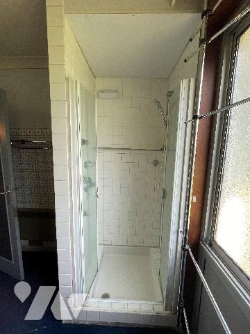 Jolie maison située au 14, rue de Merrey, avec jardin et trois places de garage.