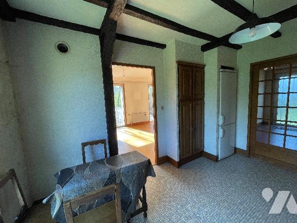 Jolie maison située au 14, rue de Merrey, avec jardin et trois places de garage.