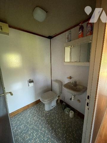 Jolie maison située au 14, rue de Merrey, avec jardin et trois places de garage.