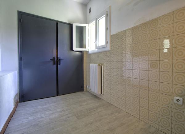 AGEN - Quartier Saint-Hilaire : Maison de ville de 85m² avec 2 chambres, terrasse et garage.