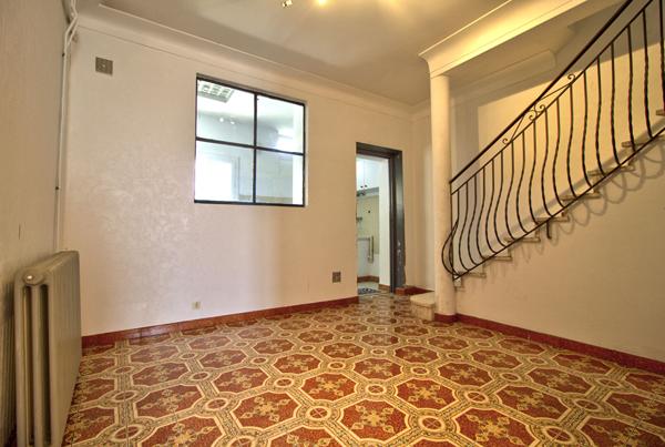 AGEN - Quartier Saint-Hilaire : Maison de ville de 85m² avec 2 chambres, terrasse et garage.