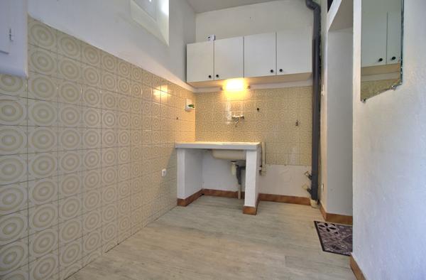 AGEN - Quartier Saint-Hilaire : Maison de ville de 85m² avec 2 chambres, terrasse et garage.
