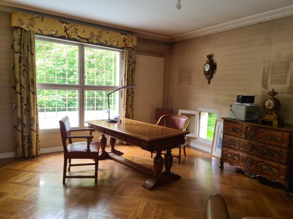 Marcoussis (91460) Demeure de prestige à rénover - 341 m² - 13 pièces / 6 chambres - 1 Lot à bâtir possible - Centre-ville