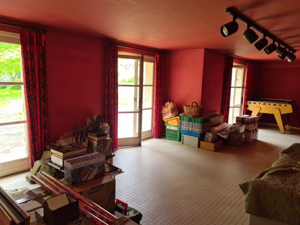 Marcoussis (91460) Demeure de prestige à rénover - 341 m² - 13 pièces / 6 chambres - 1 Lot à bâtir possible - Centre-ville