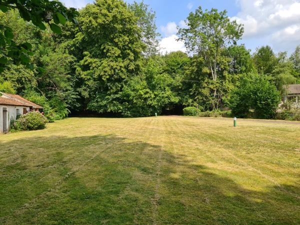 Marcoussis (91460) Demeure de prestige à rénover - 341 m² - 13 pièces / 6 chambres - 1 Lot à bâtir possible - Centre-ville