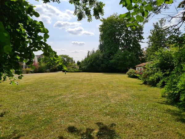 Marcoussis (91460) Demeure de prestige à rénover - 341 m² - 13 pièces / 6 chambres - 1 Lot à bâtir possible - Centre-ville