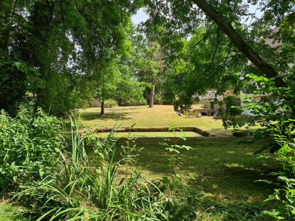 Marcoussis (91460) Demeure de prestige à rénover - 341 m² - 13 pièces / 6 chambres - 1 Lot à bâtir possible - Centre-ville