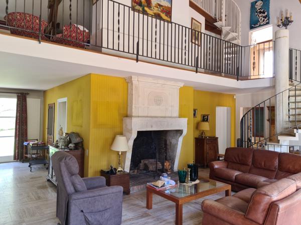 Marcoussis (91460) Demeure de prestige à rénover - 341 m² - 13 pièces / 6 chambres - 1 Lot à bâtir possible - Centre-ville