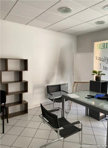 Bureau
         2 pièces
        - 38 m² 38 000 € *
