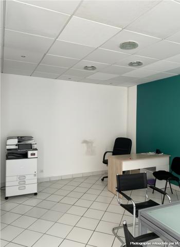 Bureau
         2 pièces
        - 38 m² 38 000 € *