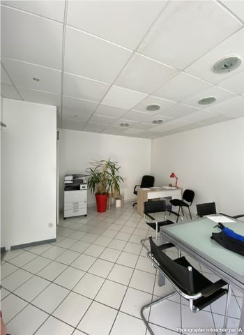 Bureau
         2 pièces
        - 38 m² 38 000 € *