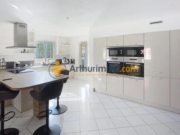 Vente                                                      Villa
                        
                     9 pièces                      190 m2                     à Perpignan
