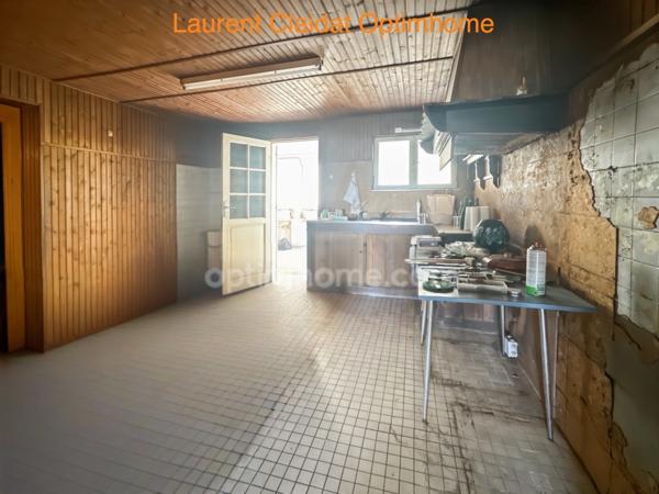 MAISON INDIVIDUELLE D'ENVIRON 171 M² – COMMODITÉS DE PLAIN-PIED – POTENTIEL DE 4 À 5 CHAMBRES – JARDIN