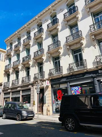 Appartement à louer    4 pièces • 131,51 m2 Nice