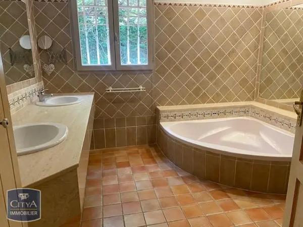 Maison à vendre 5 pièces 167m² Rochefort-du-Gard (30650)