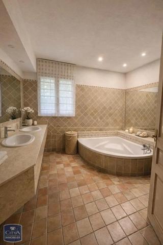 Maison à vendre 9 pièces 167m² Rochefort-du-Gard (30650)