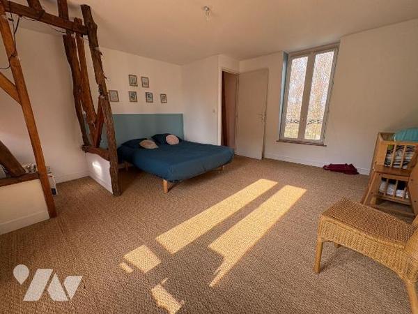 Jolie maison en centre ville, proche du château d'EU comprenant au rez-de-chaussée : une entrée...