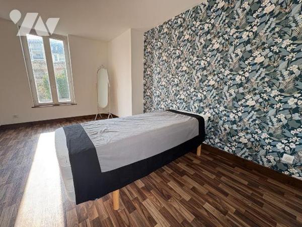 Jolie maison en centre ville, proche du château d'EU comprenant au rez-de-chaussée : une entrée...