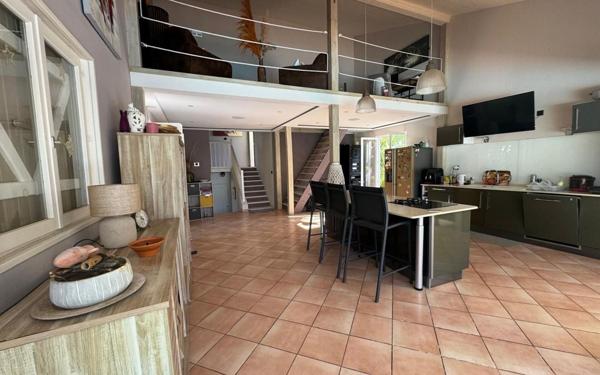 Maison à vendre    4 pièces • 207,30 m2 Le Lamentin