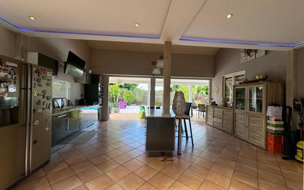 Maison à vendre    4 pièces • 207,30 m2 Le Lamentin