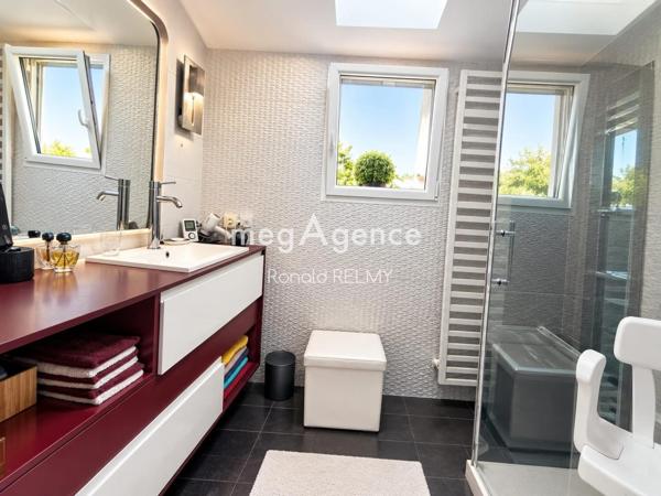 Maison à OLONNE-SUR-MER, 85340 - 7 pièces 165m²