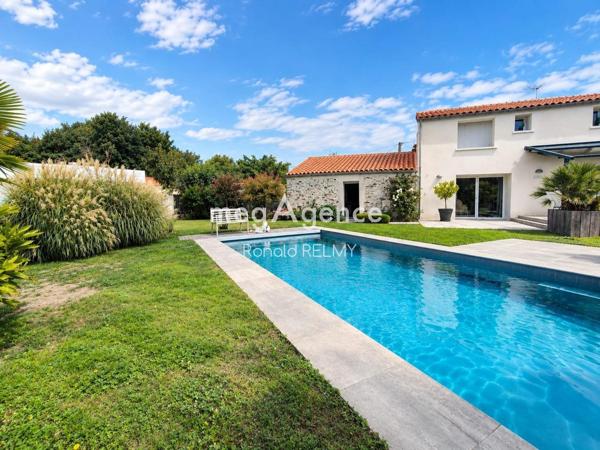 Maison à OLONNE-SUR-MER, 85340 - 7 pièces 165m²