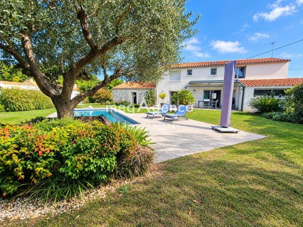 Maison à OLONNE-SUR-MER, 85340 - 7 pièces 165m²