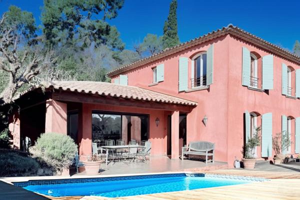 Villa d'architecte T6 de 180 m2 sur 1100 m² avec piscine et garage