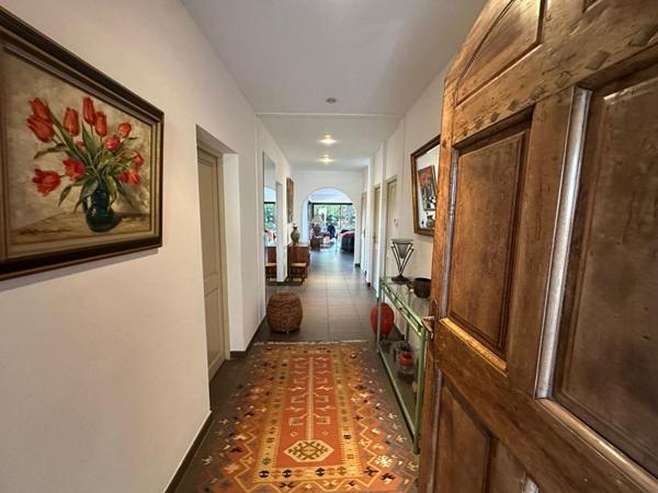 Villa d'architecte T6 de 180 m2 sur 1100 m² avec piscine et garage