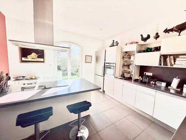 Villa d'architecte T6 de 180 m2 sur 1100 m² avec piscine et garage