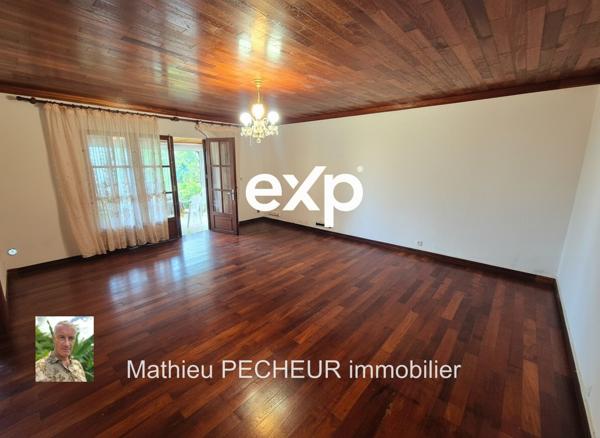 Villa F7 (5 chambres) sur une parcelle de 3200m2