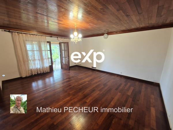 Villa F7 (5 chambres) sur une parcelle de 3200m2