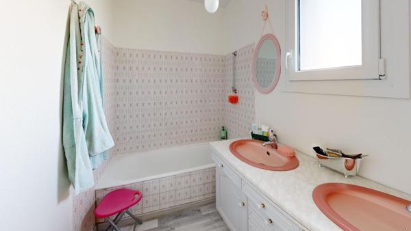 Maison 4 chambres 172m² avec garage et dépendance