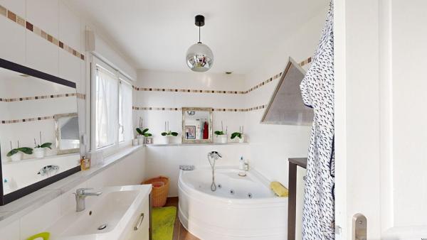 Maison 4 chambres 172m² avec garage et dépendance